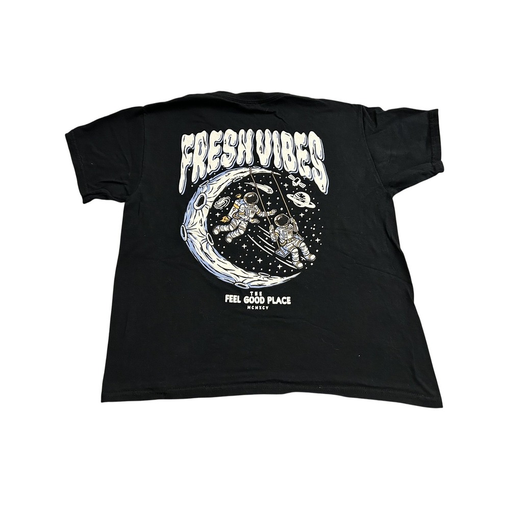 Fresh Vibes Astronaut Space Graphic T-Shirt Mens Medium Black Excellent TYB317SS